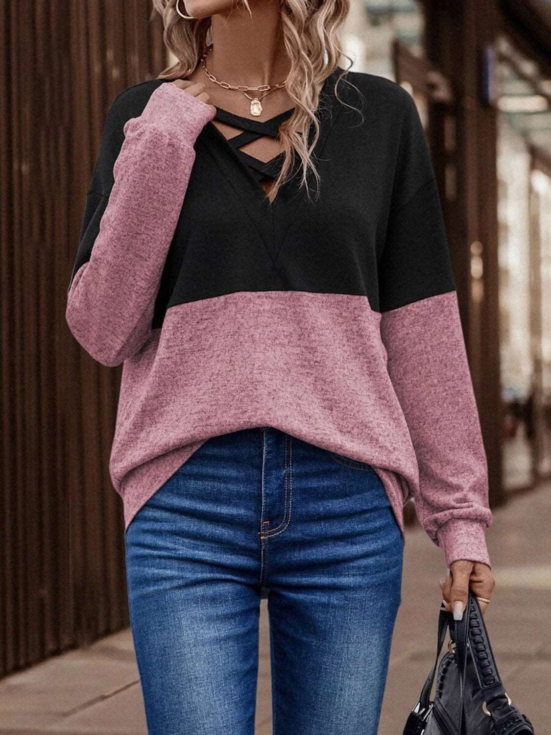A Crisscross Two-Tone Detail Sweatshirt
