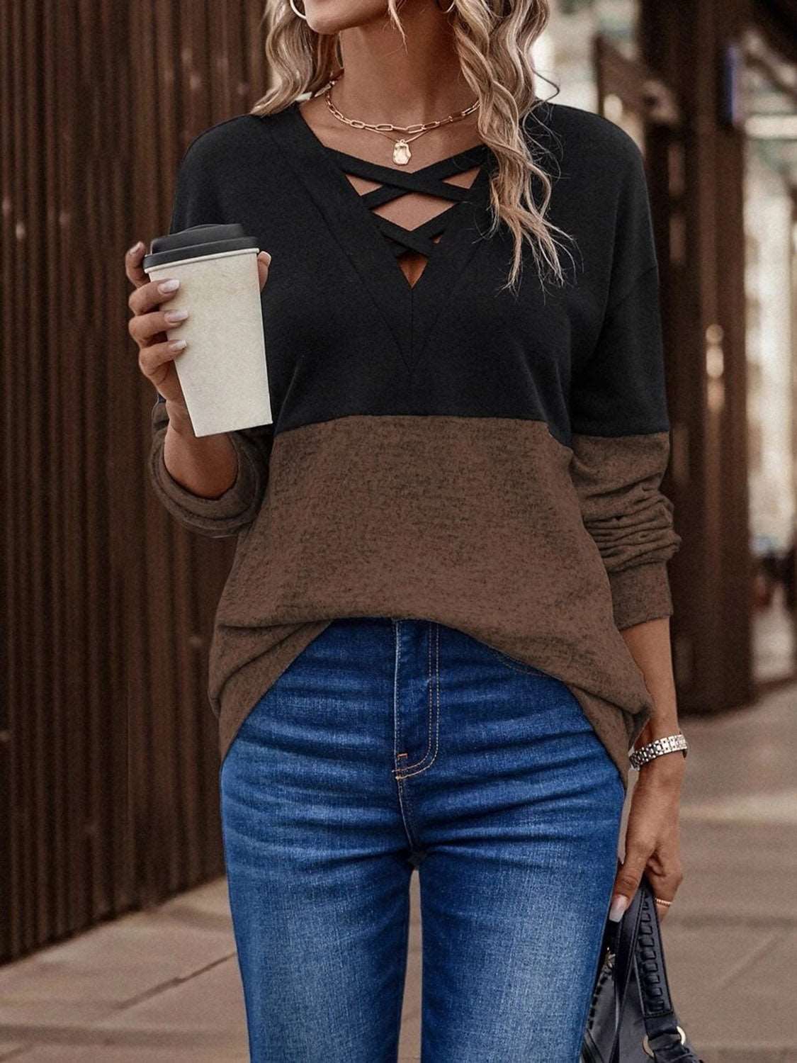 A Crisscross Two-Tone Detail Sweatshirt